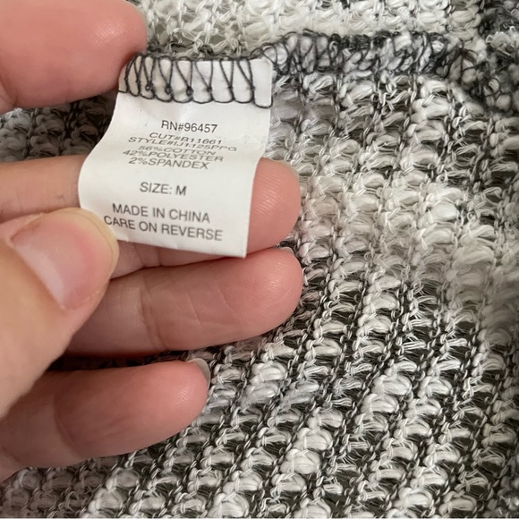 Eyeshadow Open Front Gray and White Abstract Print Textured Sweater - Picture 11 of 15